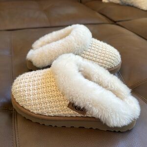 UGG Cluggette Slipper- like new!
